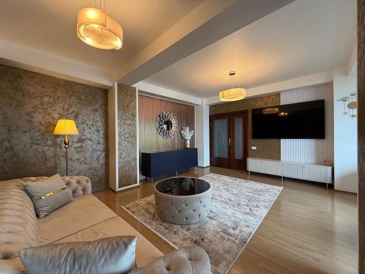 Apartament cu 3 camere decomandat, mobilat în Faleză