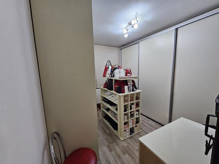 Apartament cu 3 camere decomandat, mobilat în Fizicienilor