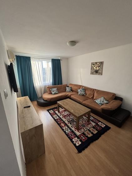 Apartament cu 3 camere decomandat în Apărătorii Patriei