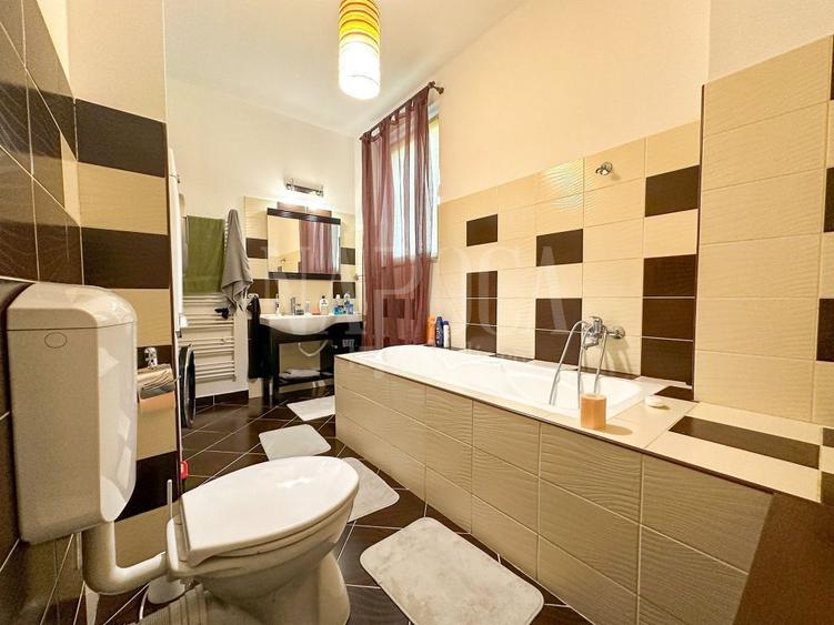 Apartament cu 4 camere semidecomandat în Mărăști