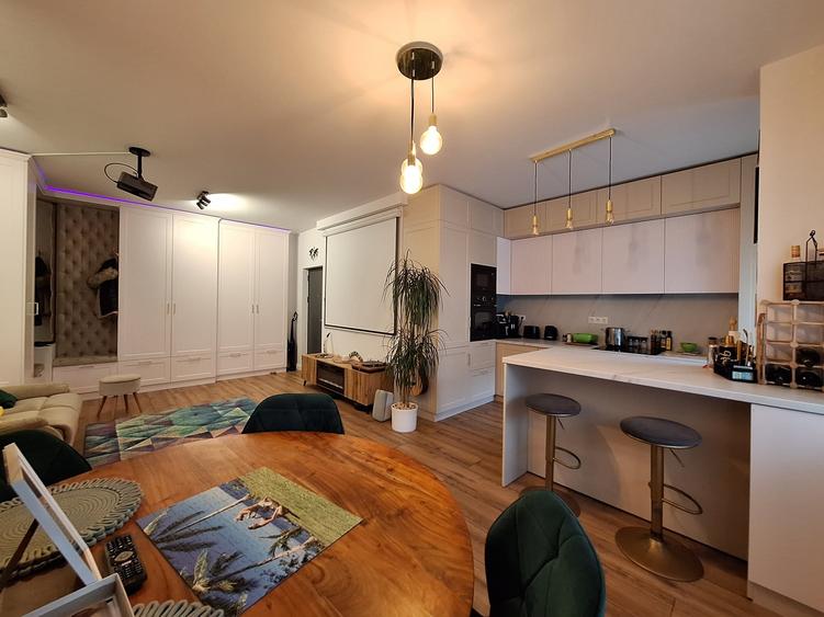 Apartament cu 3 camere semidecomandat, mobilat în Florești — fotografia 1