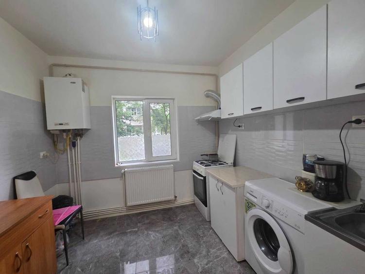 Apartament cu 3 camere decomandat în Mircea cel Bătrân