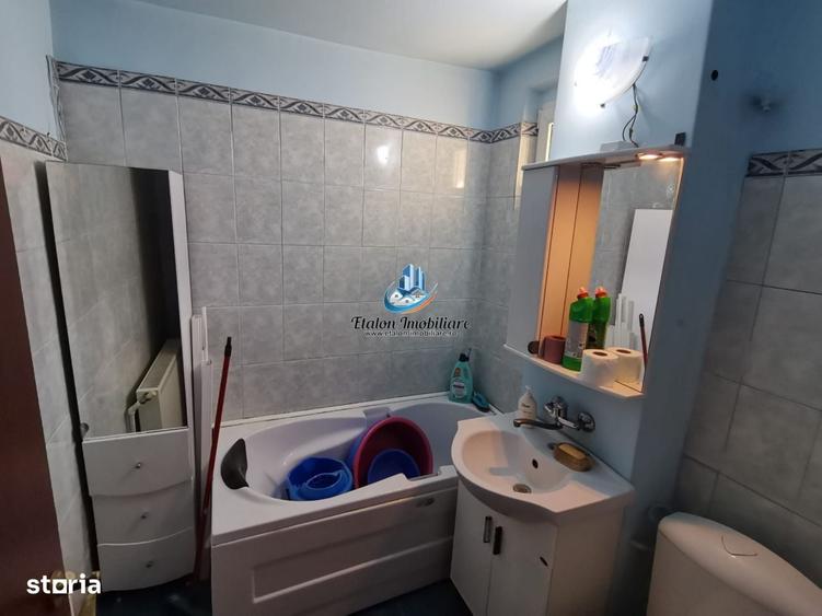 Apartament cu 3 camere semidecomandat în Dărmănești