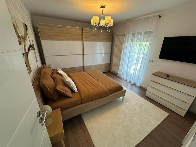 Duplex cu 5 camere cu Canalizare în Aradului