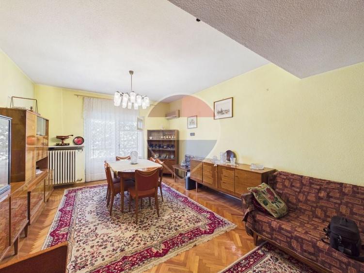 Apartament cu 3 camere decomandat în Amzei