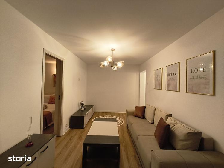 Apartament cu 3 camere semidecomandat în Casa de Cultură
