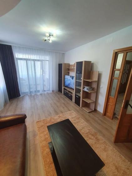 Apartament cu 3 camere decomandat, mobilat în Central