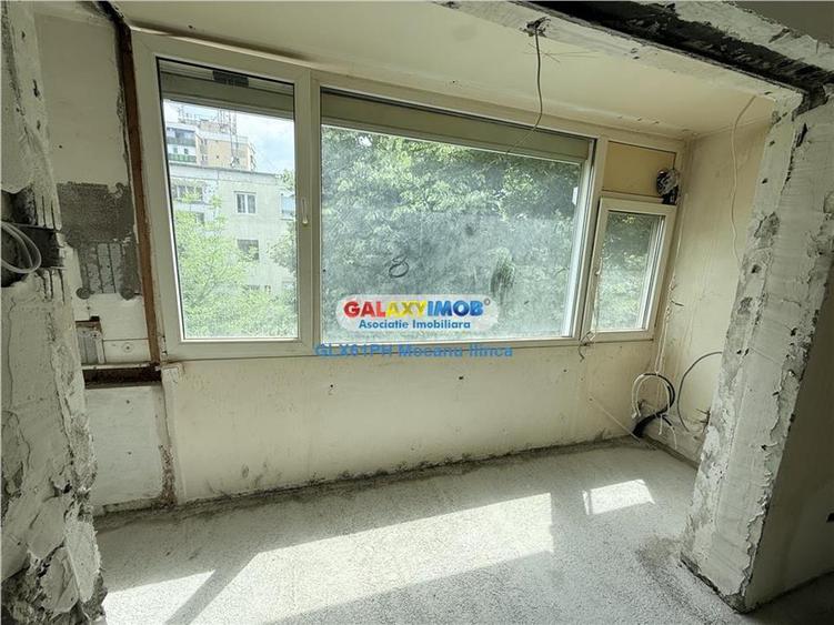 Apartament cu 4 camere decomandat în Vest