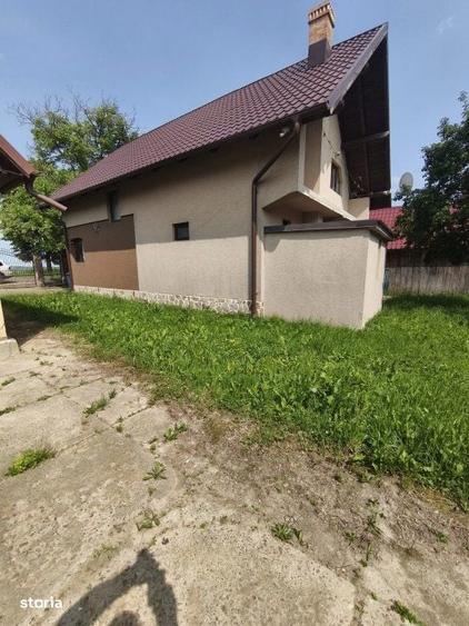Casă cu 4 camere cu Teren 2600 Mp în Ipotești