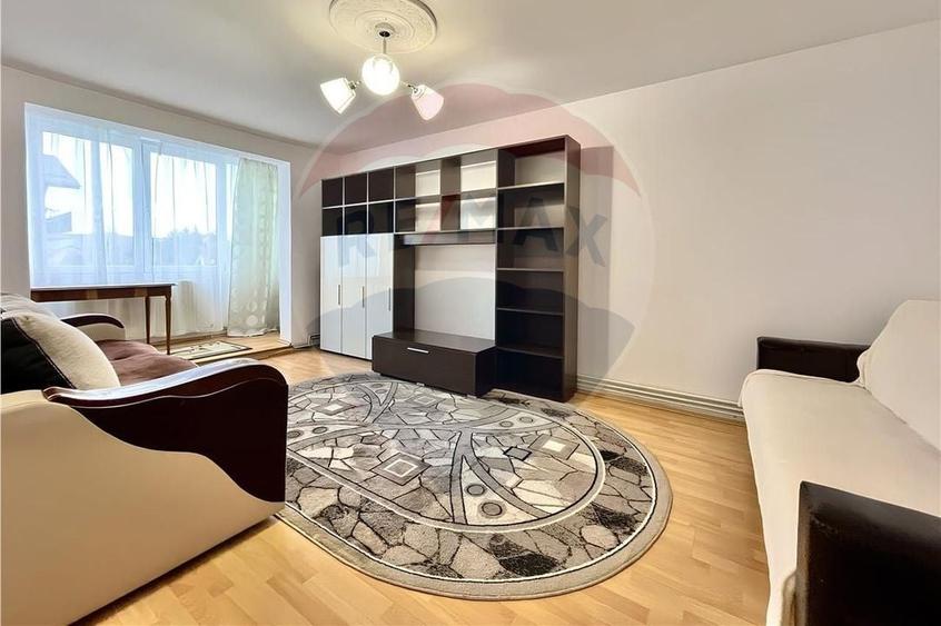 Apartament cu 3 camere decomandat, mobilat în Tractorul