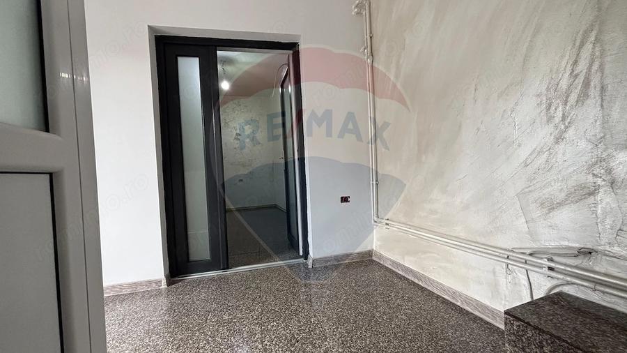 Spațiu comercial, de 38 mp, în Casa de Cultură