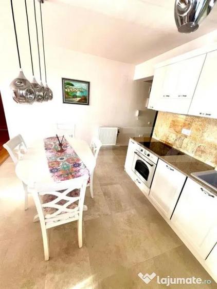 Apartament cu 3 camere semidecomandat în Europa