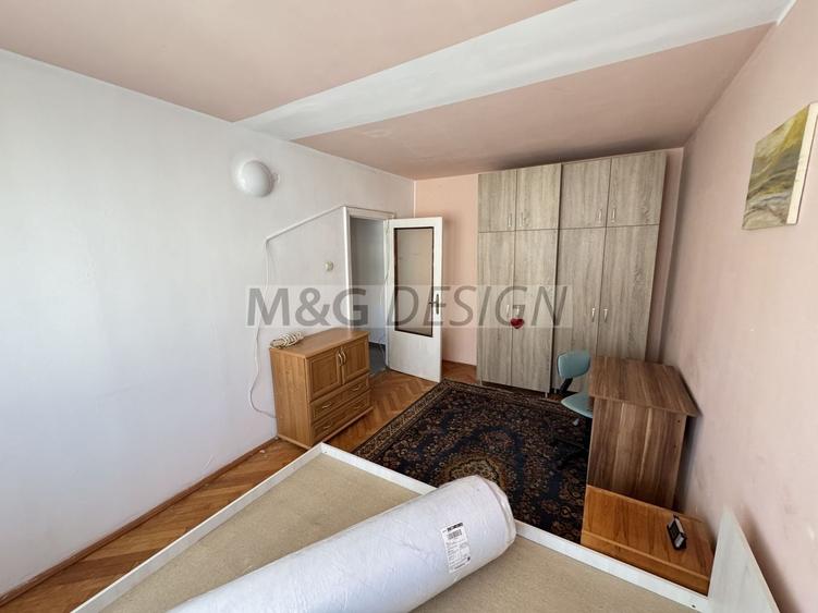 Apartament cu 3 camere decomandat în Girocului
