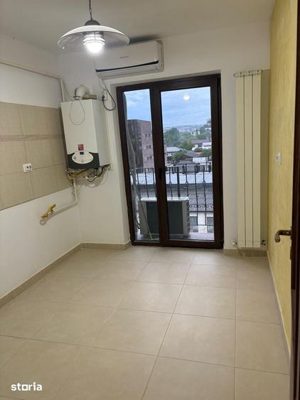 Apartament cu 2 camere decomandat în Podu Roș