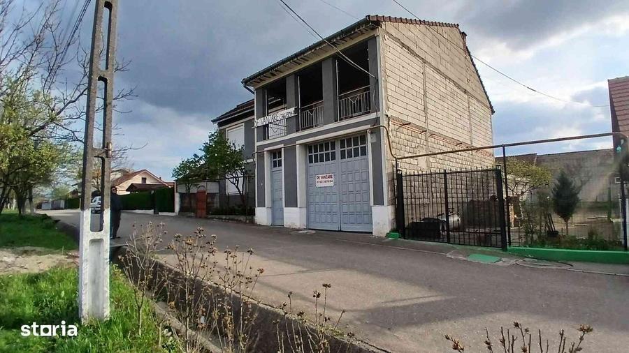 Casă cu 4 camere cu Teren 450 Mp în Central