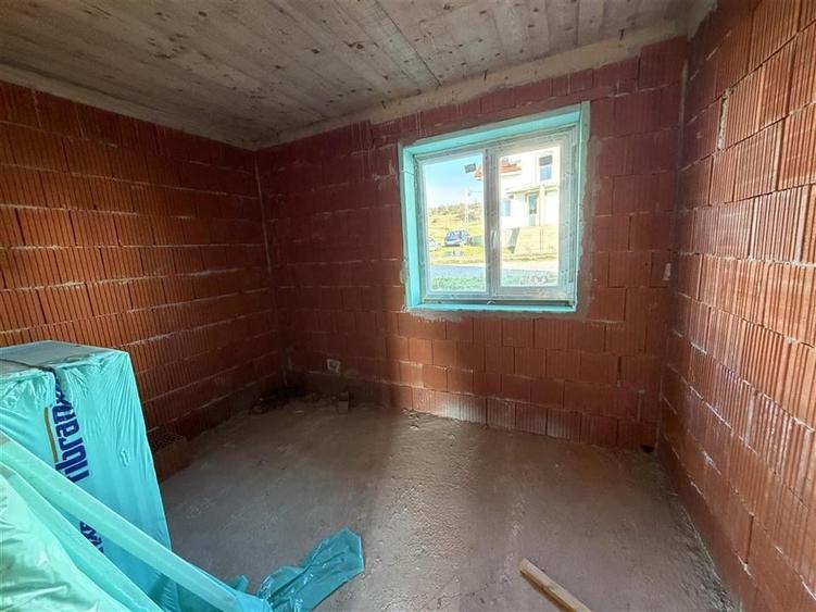 Casă individuală cu 5 camere cu Teren 300 Mp în Betfia
