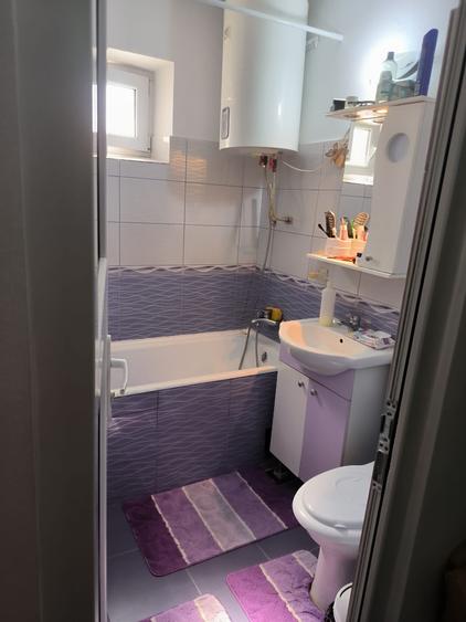 Apartament cu 3 camere semidecomandat în Vest