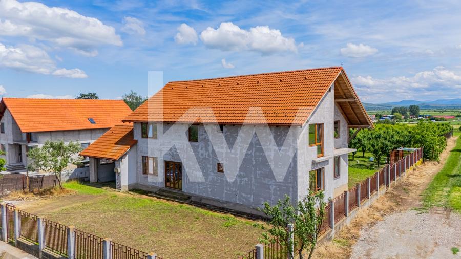 Casă individuală cu 7 camere cu Canalizare în Feldioara