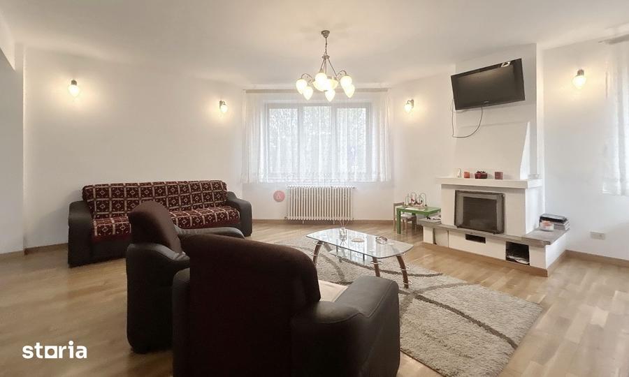 Casă cu 7 camere cu Teren 178 Mp în Florilor