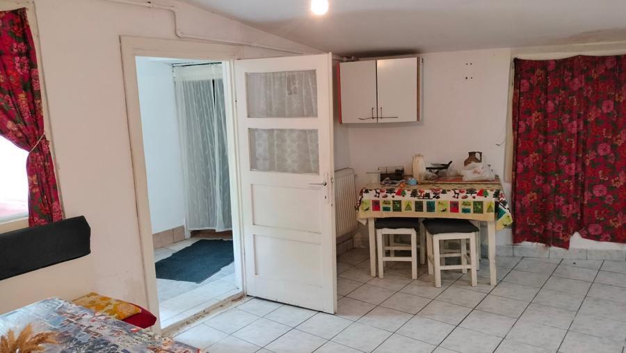 Casă individuală cu 6 camere cu Canalizare în Dorobanților