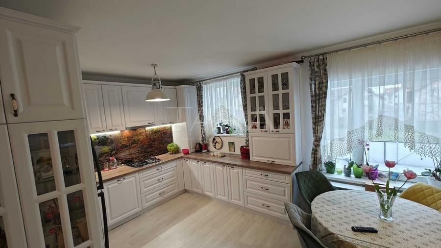Apartament cu 3 camere decomandat, mobilat în Europa