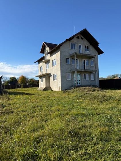 Casă individuală cu 5 camere cu Canalizare în Siminicea