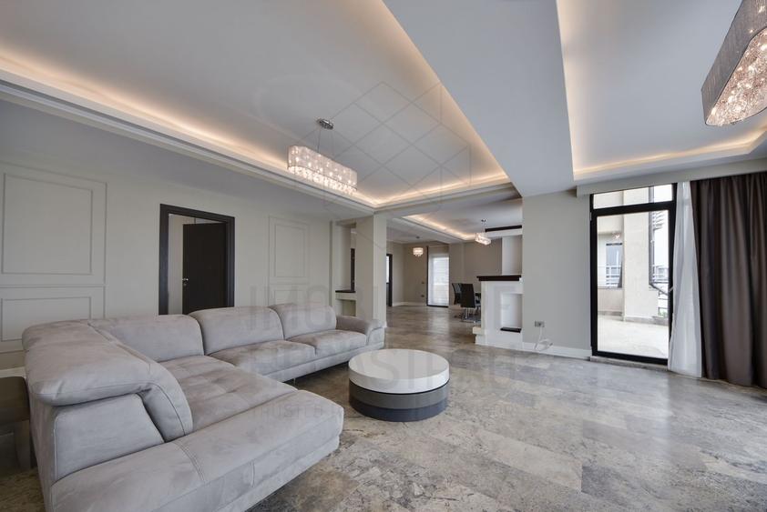 Penthouse cu 4 camere semidecomandat în Barbu Văcărescu
