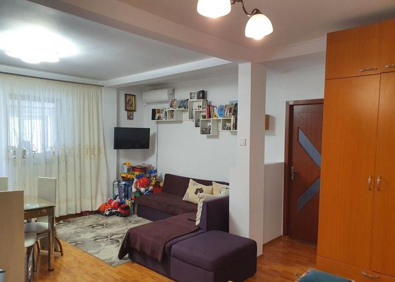 Apartament cu 3 camere decomandat în Central