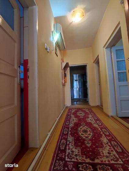 Casă cu 3 camere semidecomandat cu Teren 200 Mp în Viile Noi
