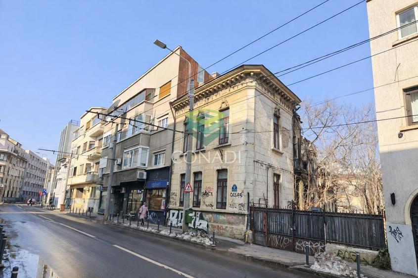 Casă individuală cu 6 camere cu Canalizare în Victoriei