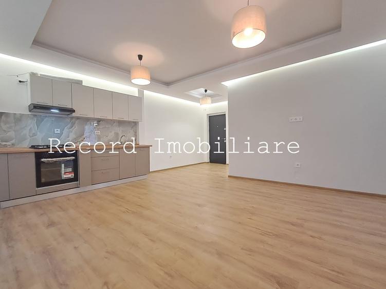 Apartament cu 3 camere semidecomandat în Florești
