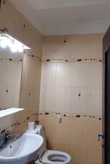 Apartament cu 3 camere semidecomandat în Exterior Vest