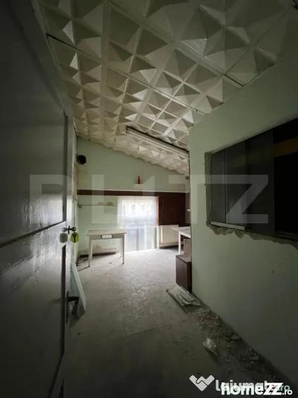 Spațiu comercial, de 900 mp, în Semicentral