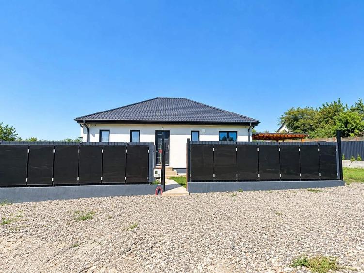 Casă individuală cu 4 camere cu Teren 475 Mp în Central
