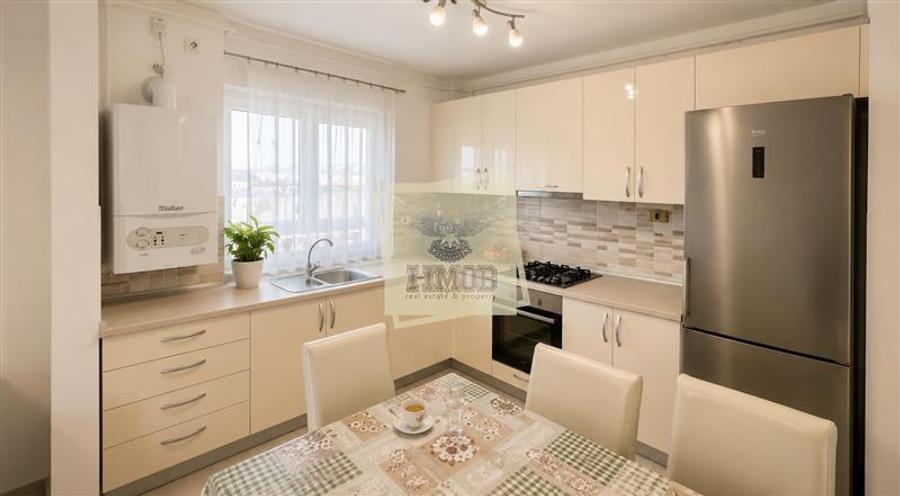 Apartament cu 3 camere decomandat, mobilat în Exterior Sud