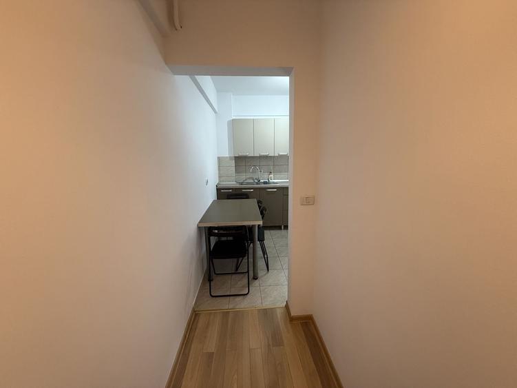 Apartament cu 2 camere semidecomandat, mobilat în Central