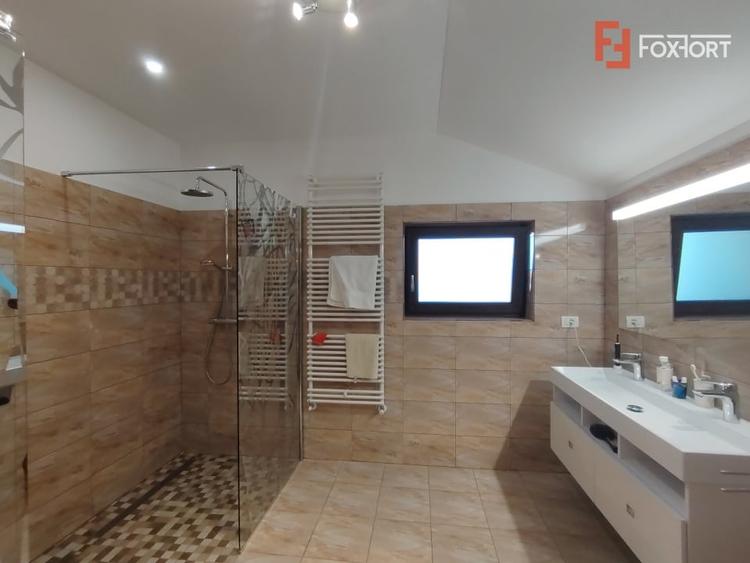 Casă individuală cu 6 camere cu Canalizare în Giroc