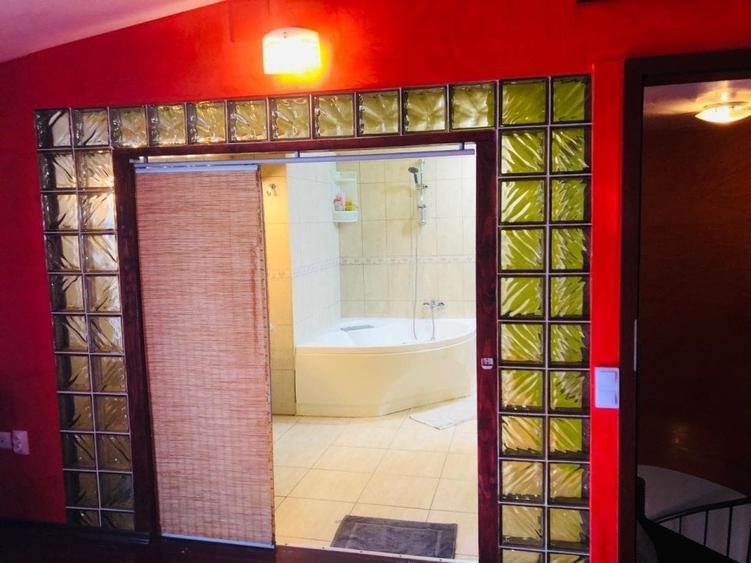 Casă individuală cu 2 camere cu Teren 15 Mp în Universitate