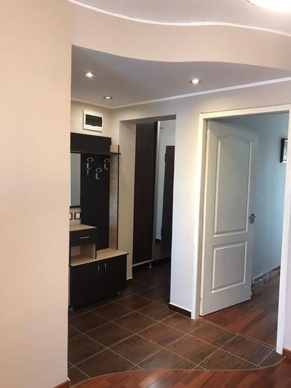 Apartament cu 2 camere semidecomandat, mobilat în Bucium