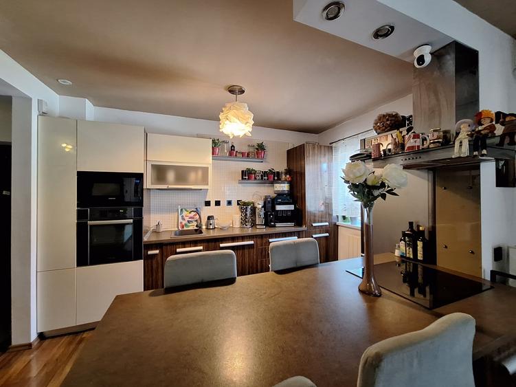 Apartament cu 3 camere semidecomandat, mobilat în Florești — fotografia 2