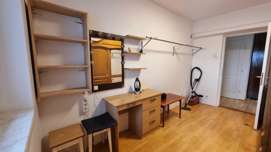 Apartament cu 3 camere decomandat în Nicolina