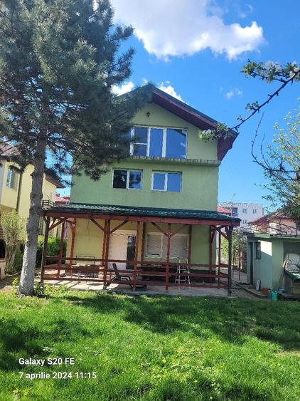 Casă cu 6 camere cu Teren 511 Mp în Central