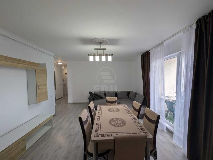 Apartament cu 3 camere semidecomandat în Florești