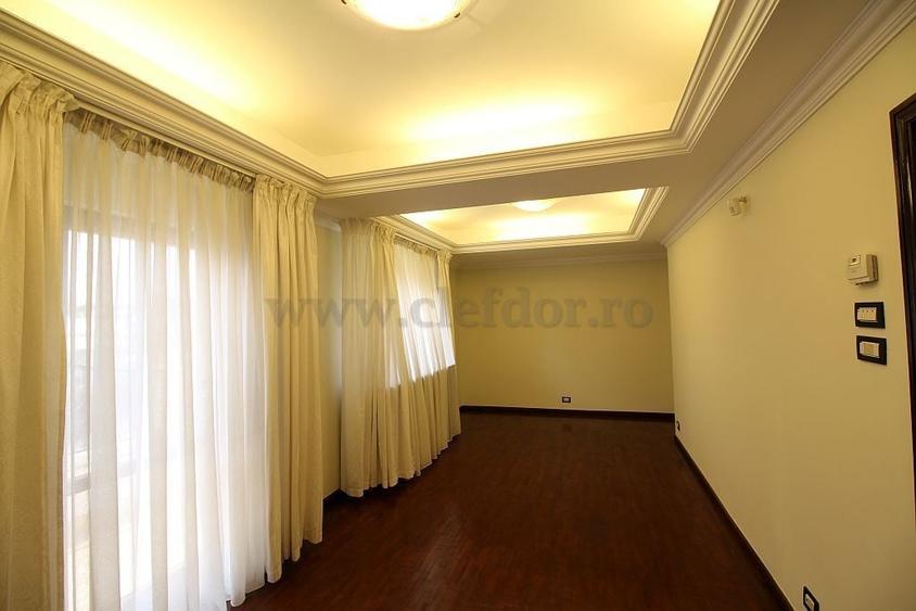Casă individuală cu 29 camere cu Canalizare în Capitale