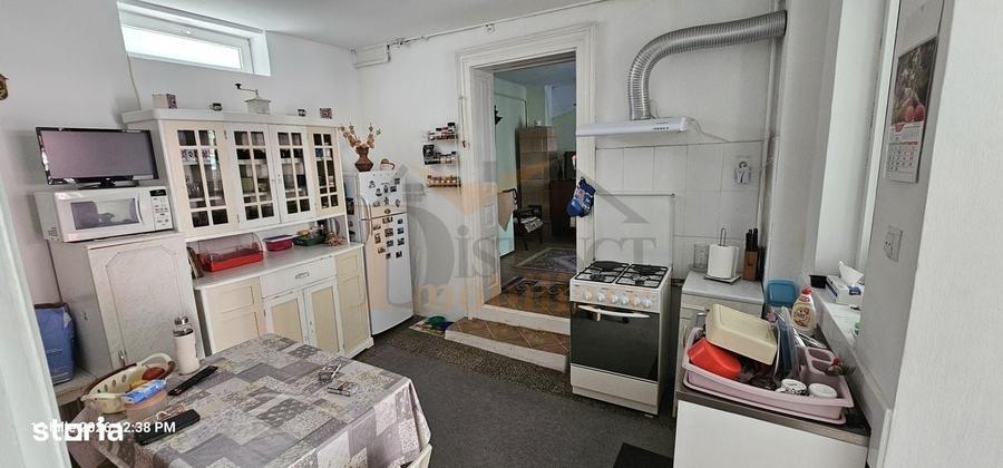 Casă cu 4 camere în Schei