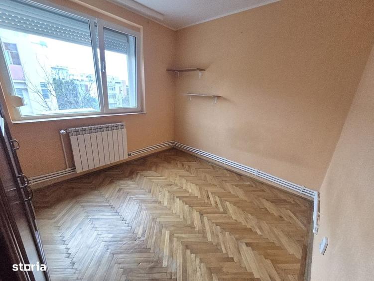 Apartament cu 3 camere în Mazepa 1