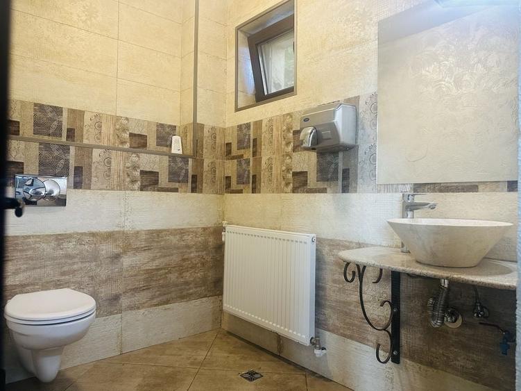Casă cu 4 camere în Costi