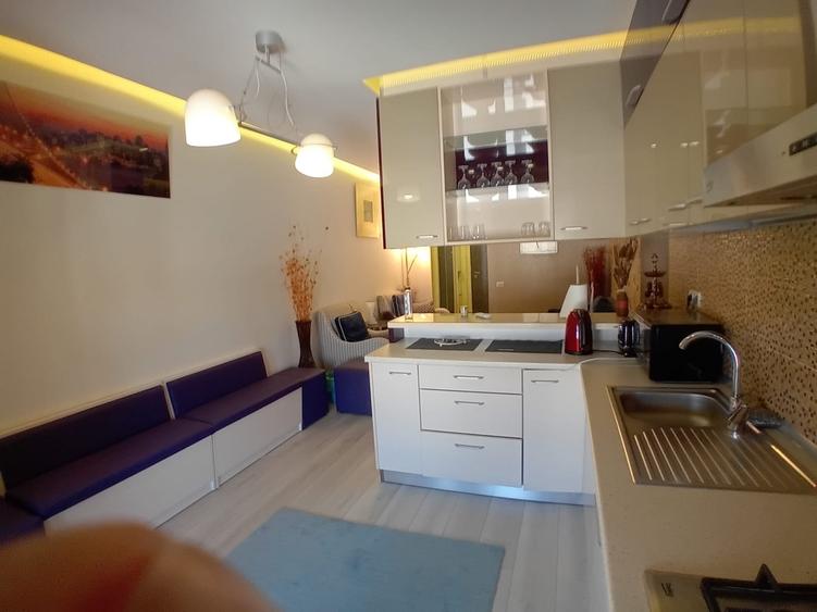 Apartament cu 3 camere semidecomandat, mobilat în Alba Iulia