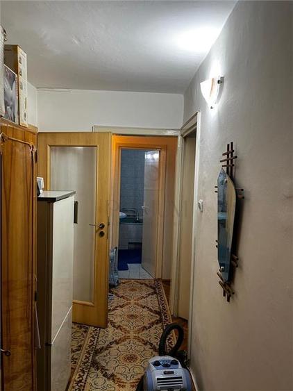 Apartament cu 4 camere decomandat în Lipovei