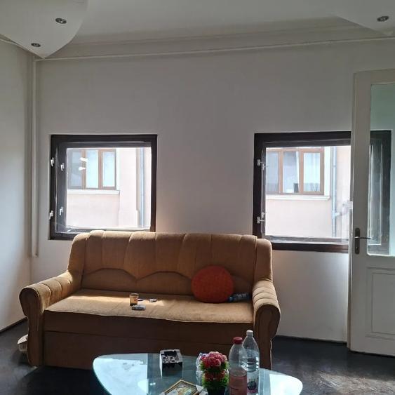 Apartament cu 3 camere semidecomandat în 13 Septembrie